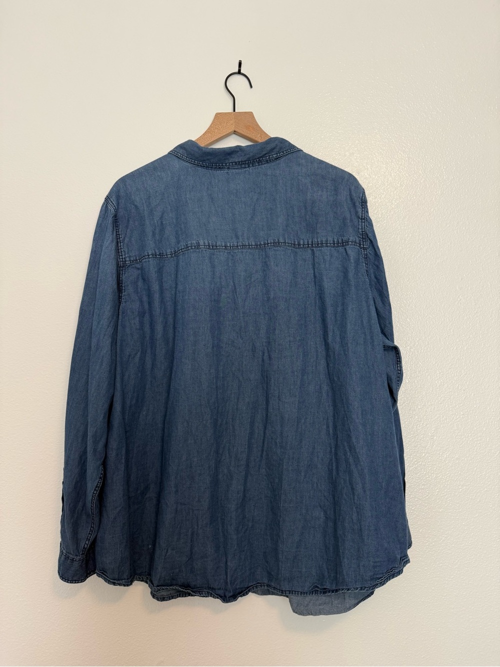 Torrid - Taylor Classic Chambray Button Down Long Sleeve Blue Cotton Shirt - 4X - Picture 6 of 15